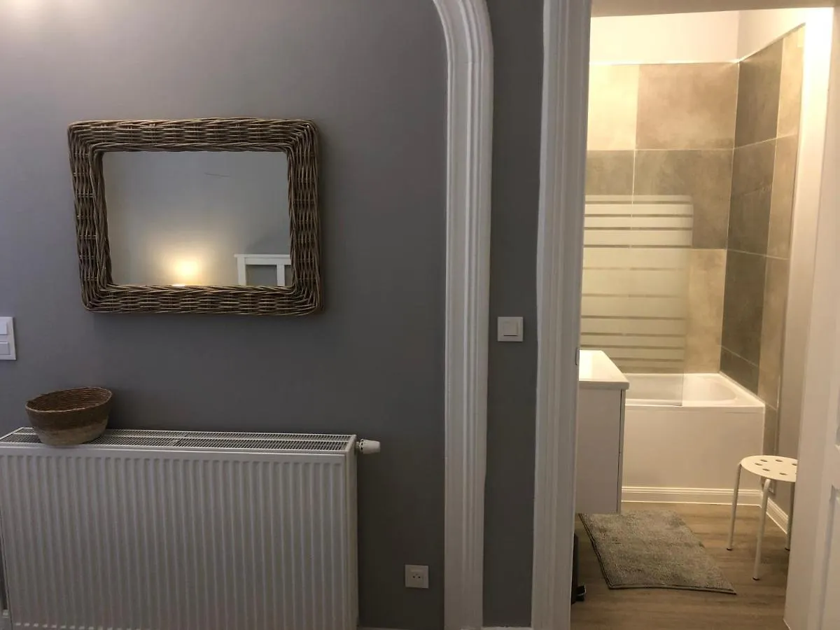 Apartment Ferienwohnung Claire Et Liege, Toute Une Histoire... Belgien